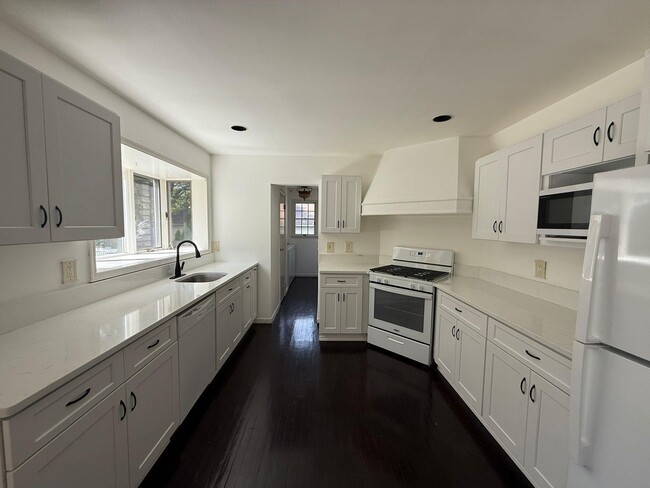 82 Upton Dr in Sound Beach, NY - Building Photo - Building Photo