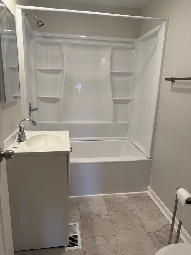 property at 2221 Hawthorne Ave