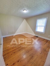 5601 Lon Roberts Dr in Knoxville, TN - Building Photo - Building Photo