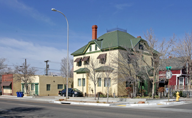 421 Edith Blvd SE in Albuquerque, NM - Foto de edificio - Building Photo