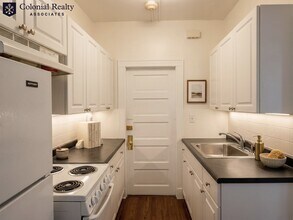 230 Walnut St, Unit 22 in Newton, MA - Foto de edificio - Building Photo