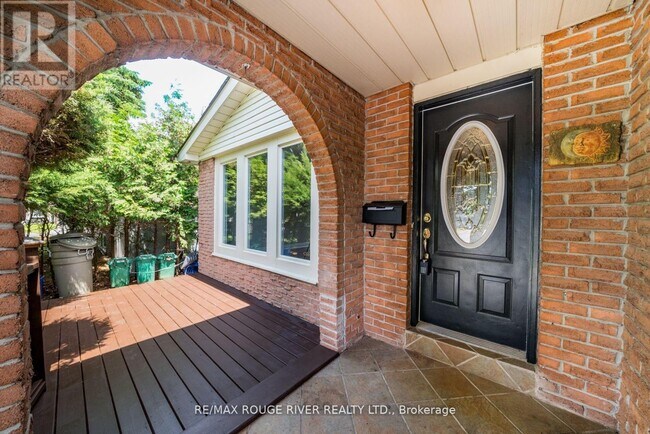 3 Swanston Crescent in Ajax, ON - Building Photo - Building Photo