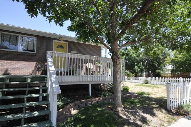 property at 807 W 4th Ave