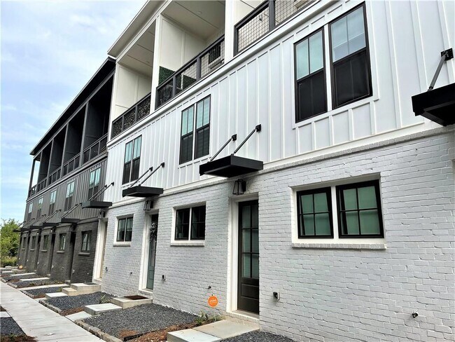 904 Brees Ct in Atlanta, GA - Building Photo - Building Photo