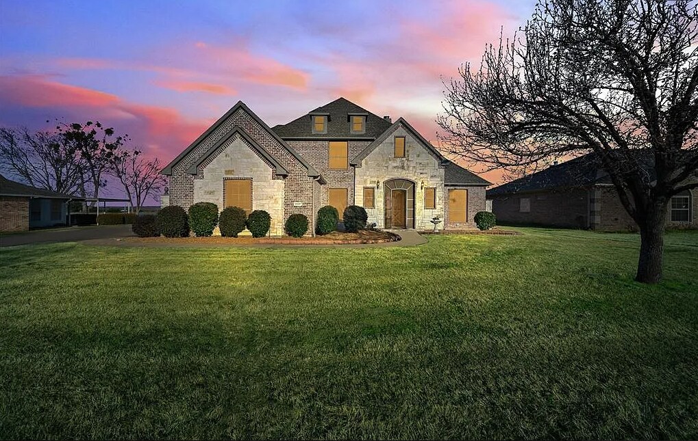15557 County Road 4052 in Kemp, TX - Building Photo