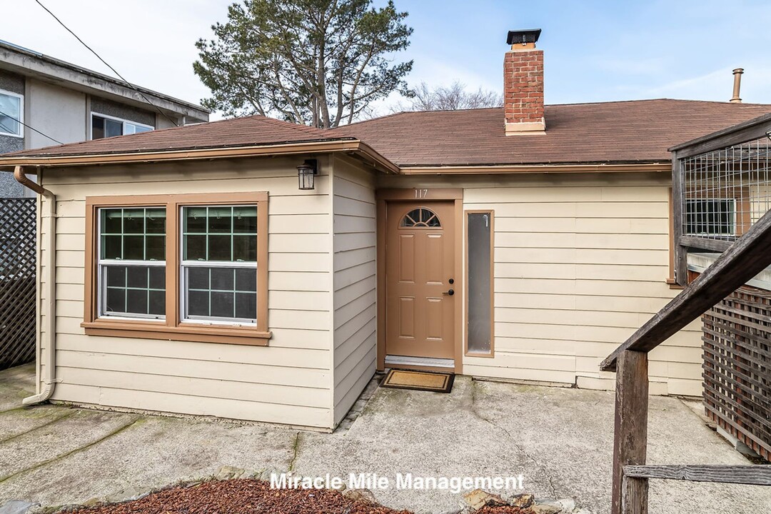 117 Jewell Ct in San Rafael, CA - Building Photo