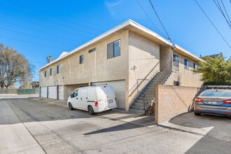 15917 Prairie Ave in Lawndale, CA - Foto de edificio - Building Photo