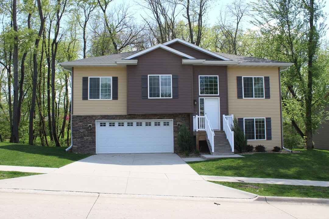 1152 Manitou Trail in Iowa City, IA - Building Photo