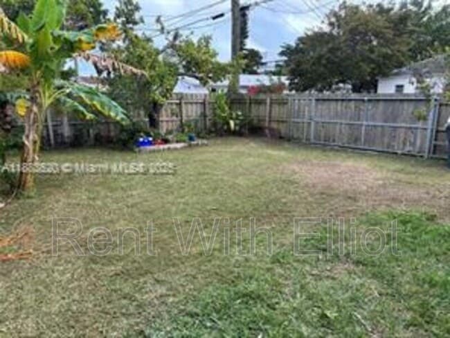 1842 Funston St in Hollywood, FL - Building Photo - Building Photo