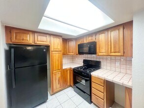 2599 Walnut Ave in Signal Hill, CA - Building Photo - Building Photo