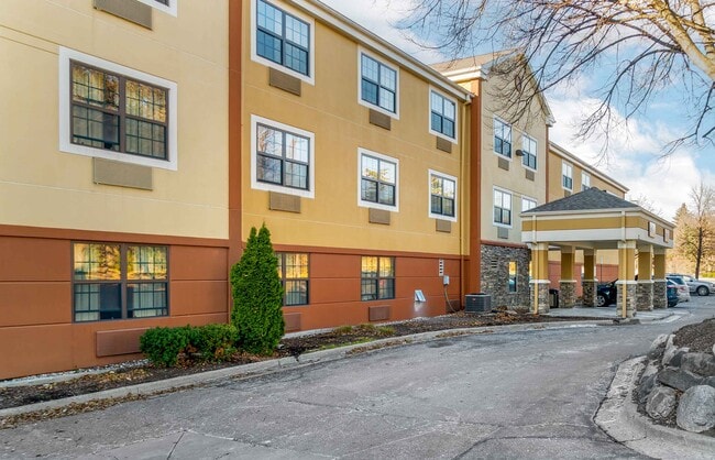 Furnished Studio-Detroit - Farmington Hills in Farmington Hills, MI - Building Photo - Building Photo