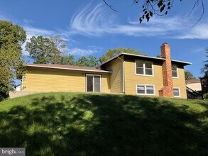 8904 Grass Valley Ct in Springfield, VA - Building Photo - Building Photo