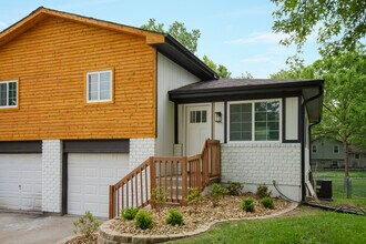 501 N Monroe St, Unit A in Olathe, KS - Foto de edificio - Building Photo