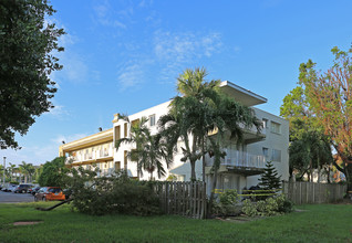 Paradise at Dadeland in Miami, FL - Foto de edificio - Building Photo