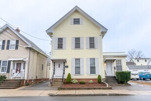 4 Pine St in Stoneham, MA - Building Photo