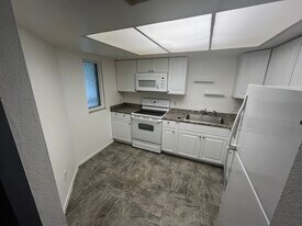 567 Midway Track in Ocala, FL - Building Photo