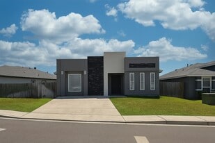 3506 Jose C Santos Dr in Laredo, TX - Building Photo