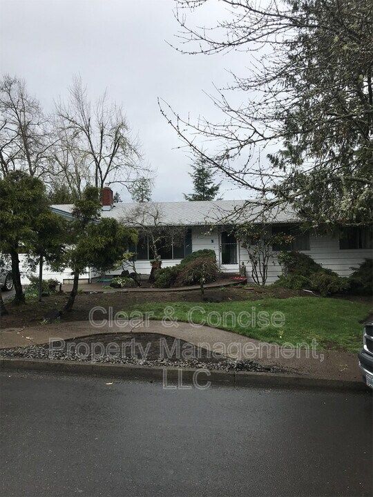 15 W 39th Ave in Eugene, OR - Building Photo