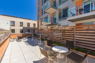 Tenley View Apartments in Washington, DC - Foto de edificio - Building Photo