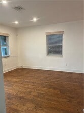 705 E 9th Ct in Hialeah, FL - Building Photo - Building Photo