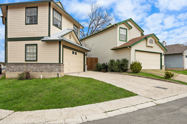 3203 Stoney Square in San Antonio, TX - Building Photo - Building Photo