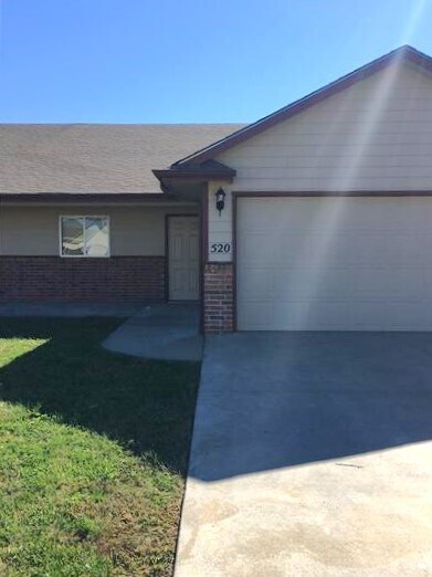 520 Stonemont Dr in Manhattan, KS - Building Photo - Building Photo