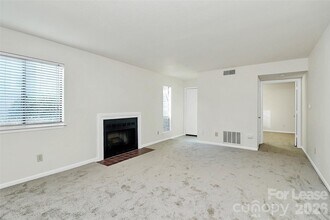 6121 Heathstone Ln in Charlotte, NC - Building Photo - Building Photo