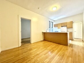 12 Pinehurst Ave in New York, NY - Building Photo - Building Photo