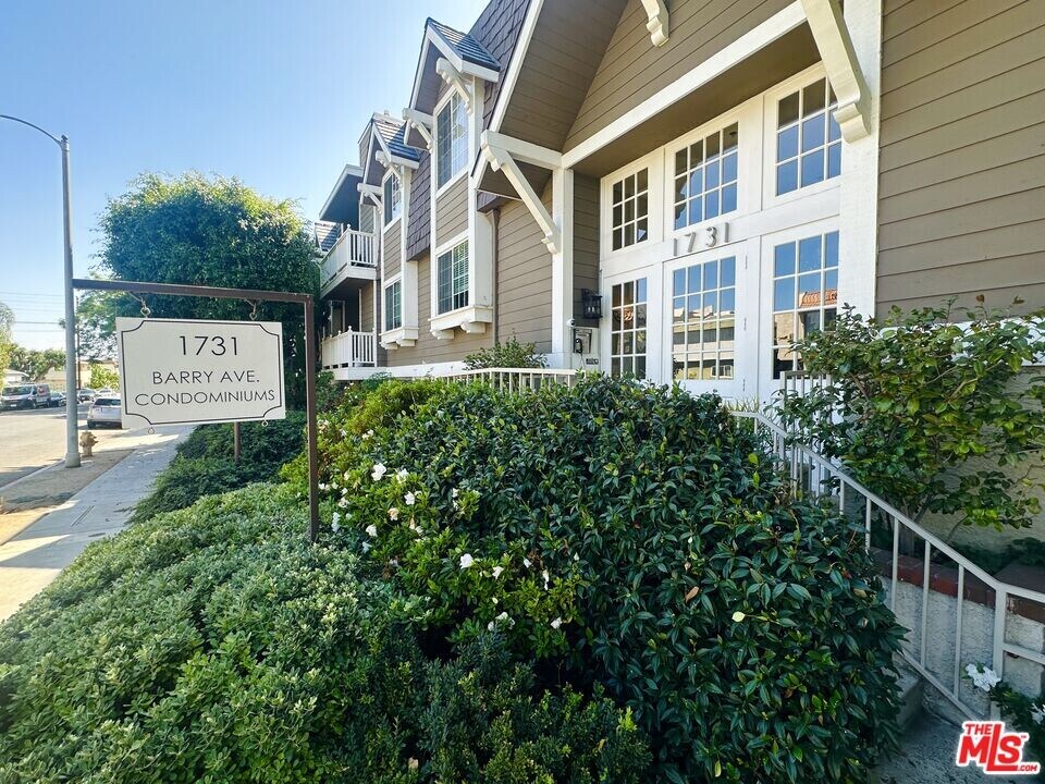 1731 Barry Ave in Los Angeles, CA - Building Photo