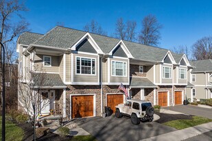 1-20 Tracks Ct in Towaco, NJ - Building Photo