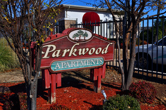 Parkwood Apartments in Norman, OK - Building Photo - Building Photo