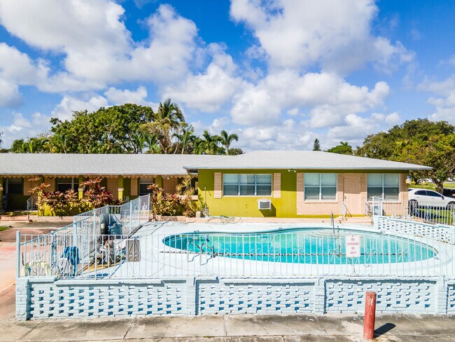 2230 Fillmore St in Hollywood, FL - Foto de edificio - Building Photo