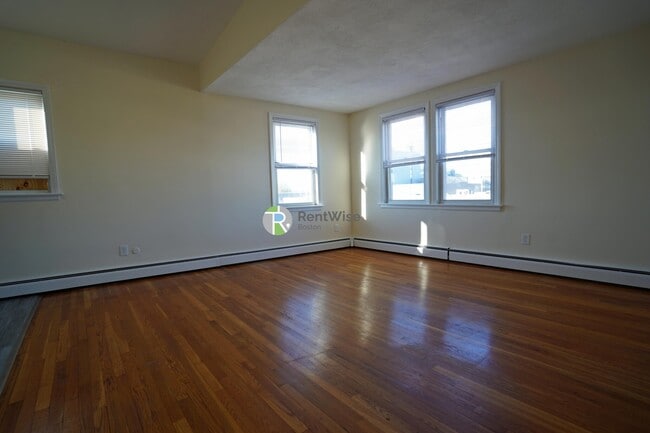 180 N Beacon St in Brighton, MA - Building Photo - Building Photo