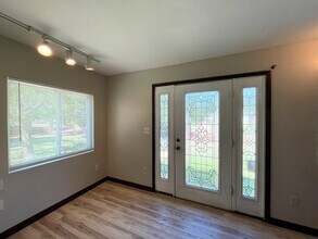 1713 Locust in Hutchinson, KS - Building Photo - Building Photo