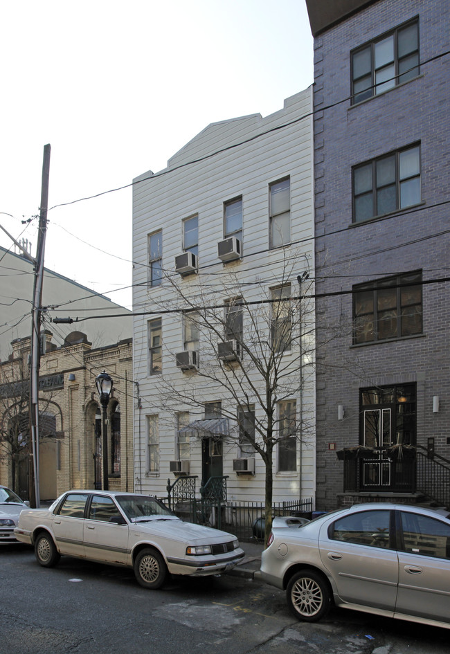 120 Jackson St in Hoboken, NJ - Building Photo - Building Photo