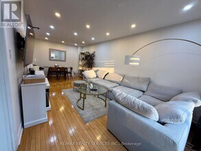 15 Inverhuron Trail in Oakville, ON - Building Photo - Building Photo