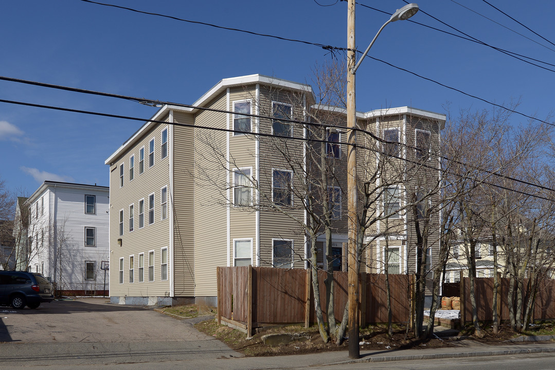 826 N Montello St in Brockton, MA - Building Photo