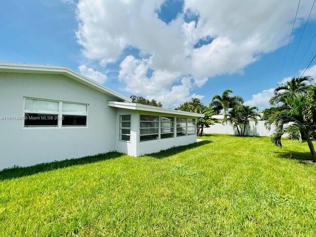 1931 NE 55th Ct in Fort Lauderdale, FL - Building Photo - Building Photo