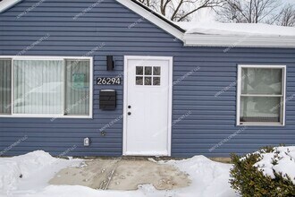 26294 Woodmont St in Roseville, MI - Building Photo - Building Photo