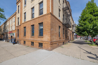 4801 43rd Ave in Sunnyside, NY - Building Photo - Building Photo