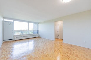 1219 Dundas St W in Mississauga, ON - Building Photo