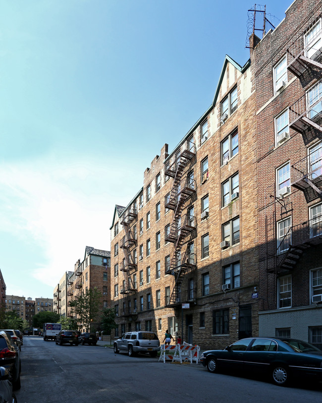 37 Sickles St in New York, NY - Building Photo - Building Photo