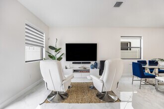 10874 W 35th Way in Hialeah, FL - Building Photo - Building Photo