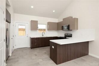 13 E Iris Ave in McAllen, TX - Building Photo - Building Photo