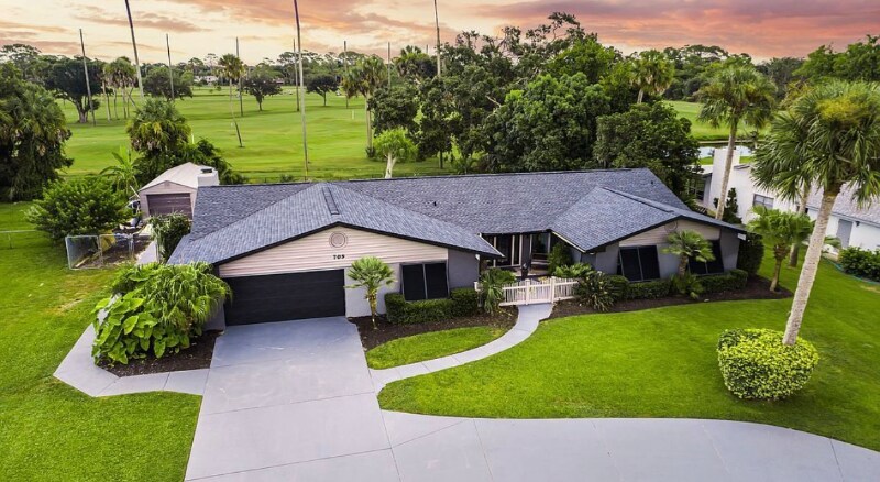 709 Fairway Dr in New Smyrna Beach, FL - Building Photo