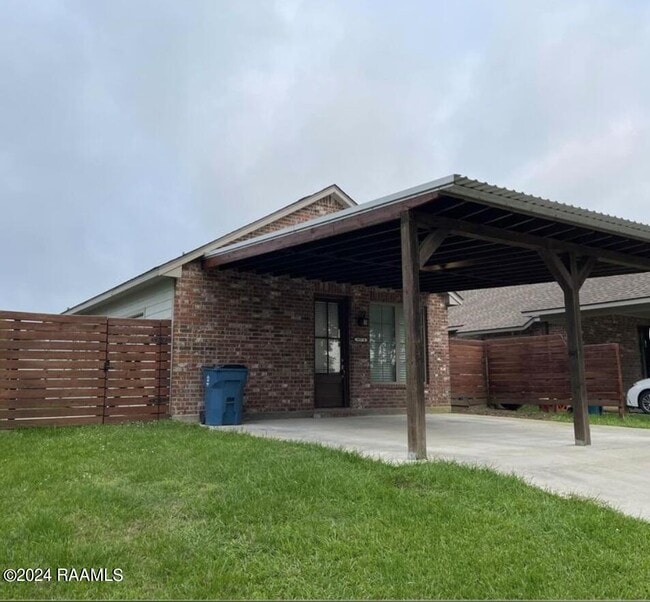 property at 917 W Broussard Rd