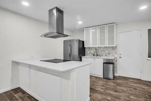 11306 Park Central Pl in Dallas, TX - Building Photo