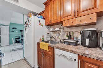 4845 NW 7th St, Unit 309 in Miami, FL - Foto de edificio - Building Photo
