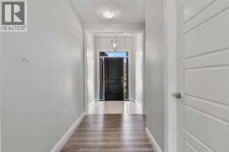 411 Caserta Crois. in Lakeshore, ON - Building Photo - Building Photo