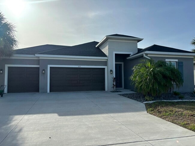 property at 5115 Los Robles Ct